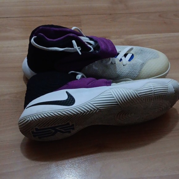 Nike Kyrie 2 - Picture 2 of 3